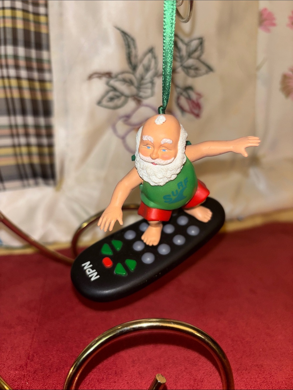 2000 Hallmark N. Pole Network Santa Surfing Remote Control Ornament!